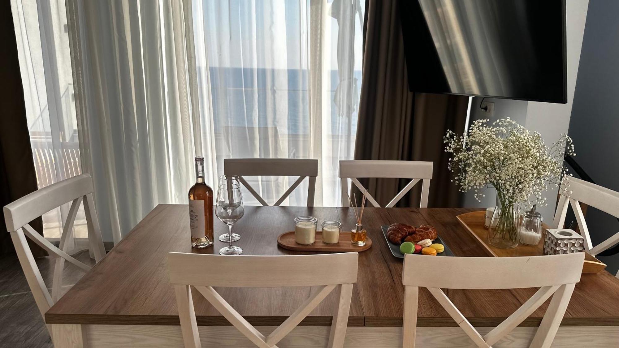 Dollaku Apartments بار المظهر الخارجي الصورة