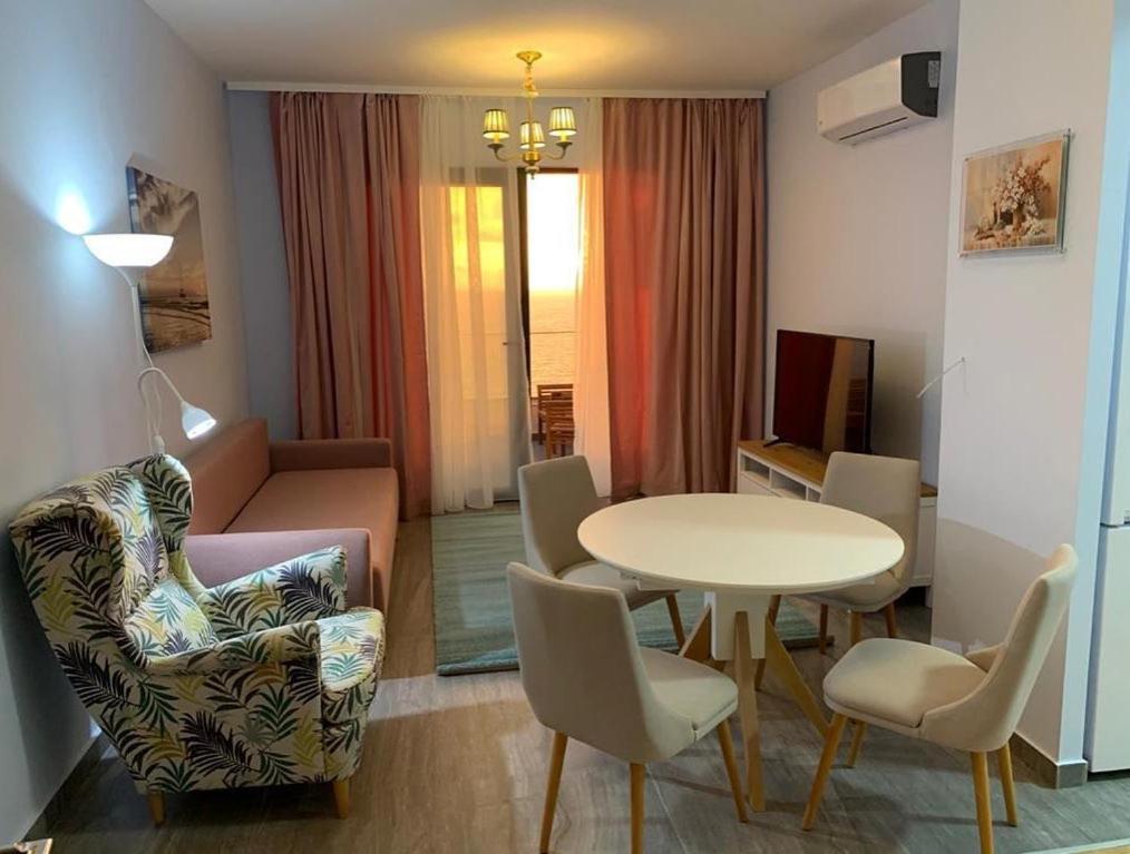 Dollaku Apartments بار المظهر الخارجي الصورة